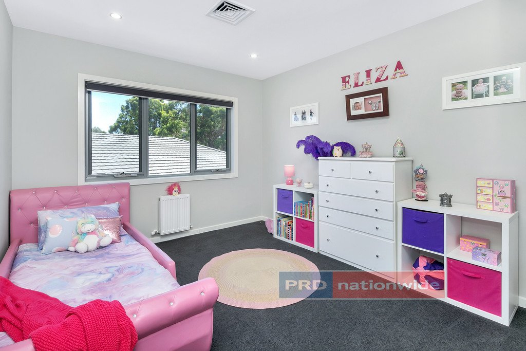 8 Carnaby Way CANADIAN 18