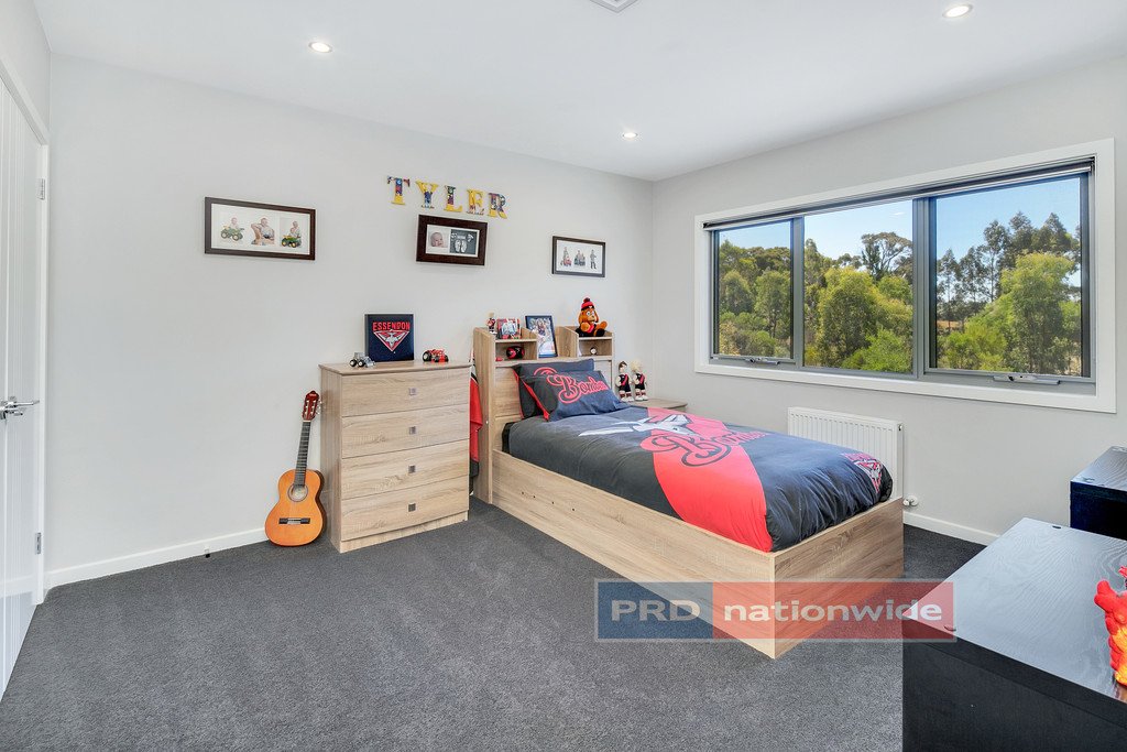 8 Carnaby Way CANADIAN 23