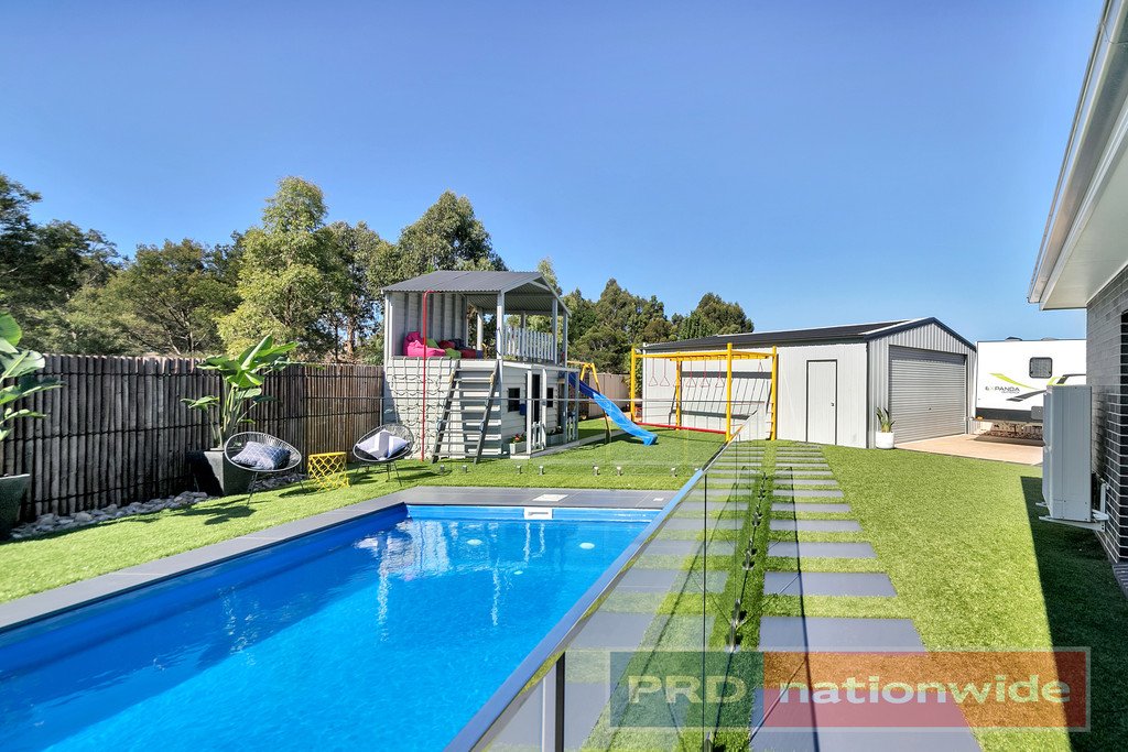 8 Carnaby Way CANADIAN 26