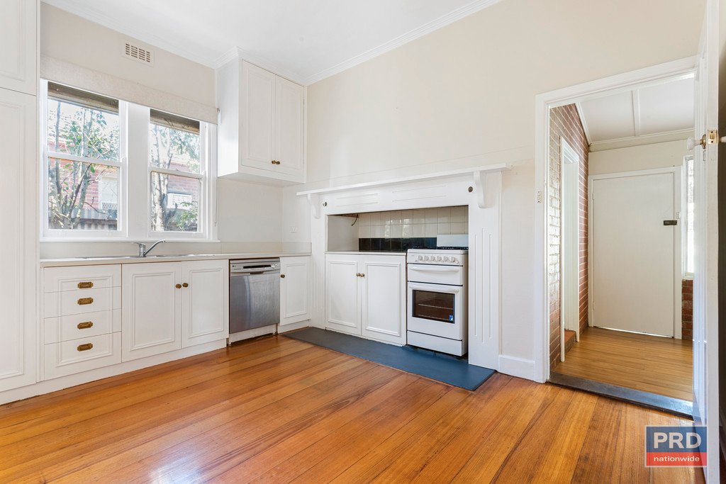 8 Casley Street IRONBARK 2