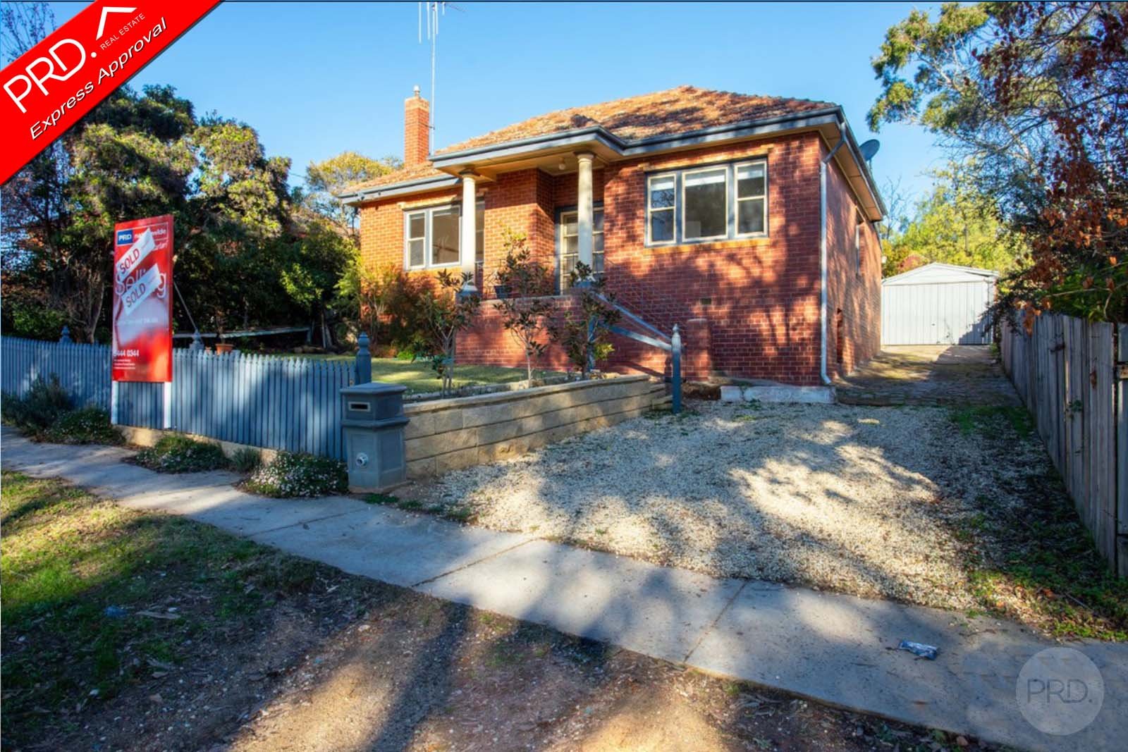 8 Casley Street IRONBARK 2