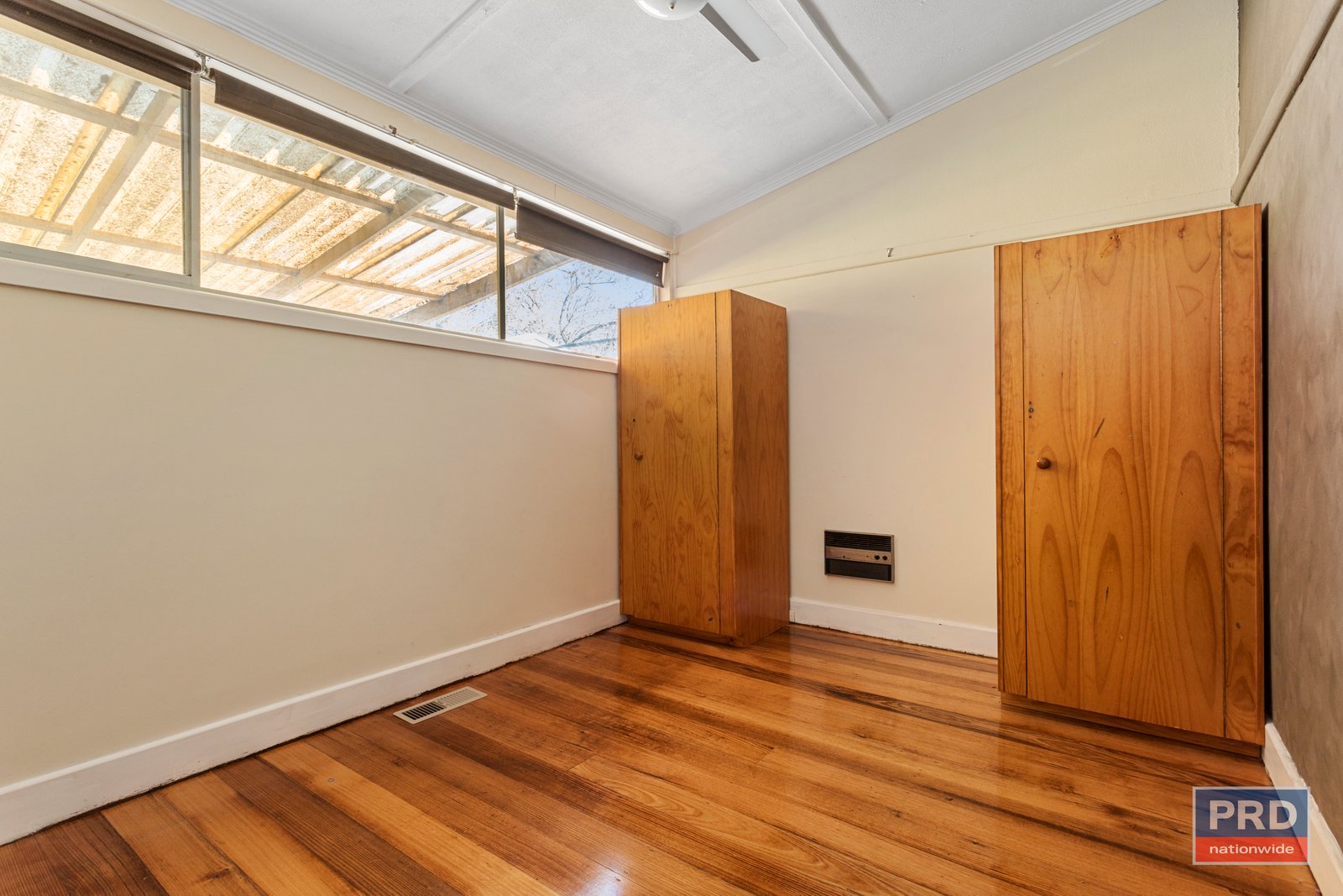 8 Casley Street IRONBARK 9
