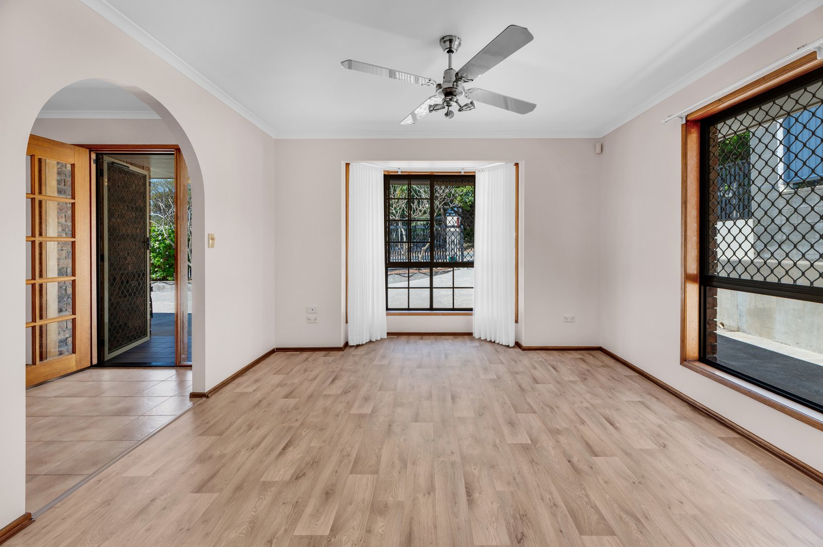 8 Cathedral Avenue MOLENDINAR 9