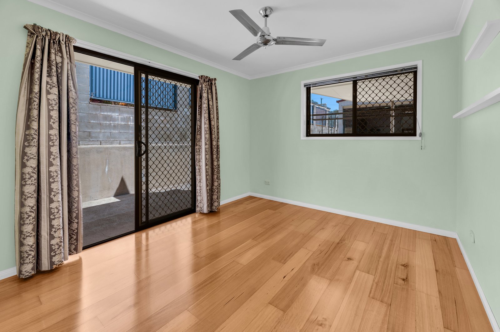 8 Cathedral Avenue MOLENDINAR 14