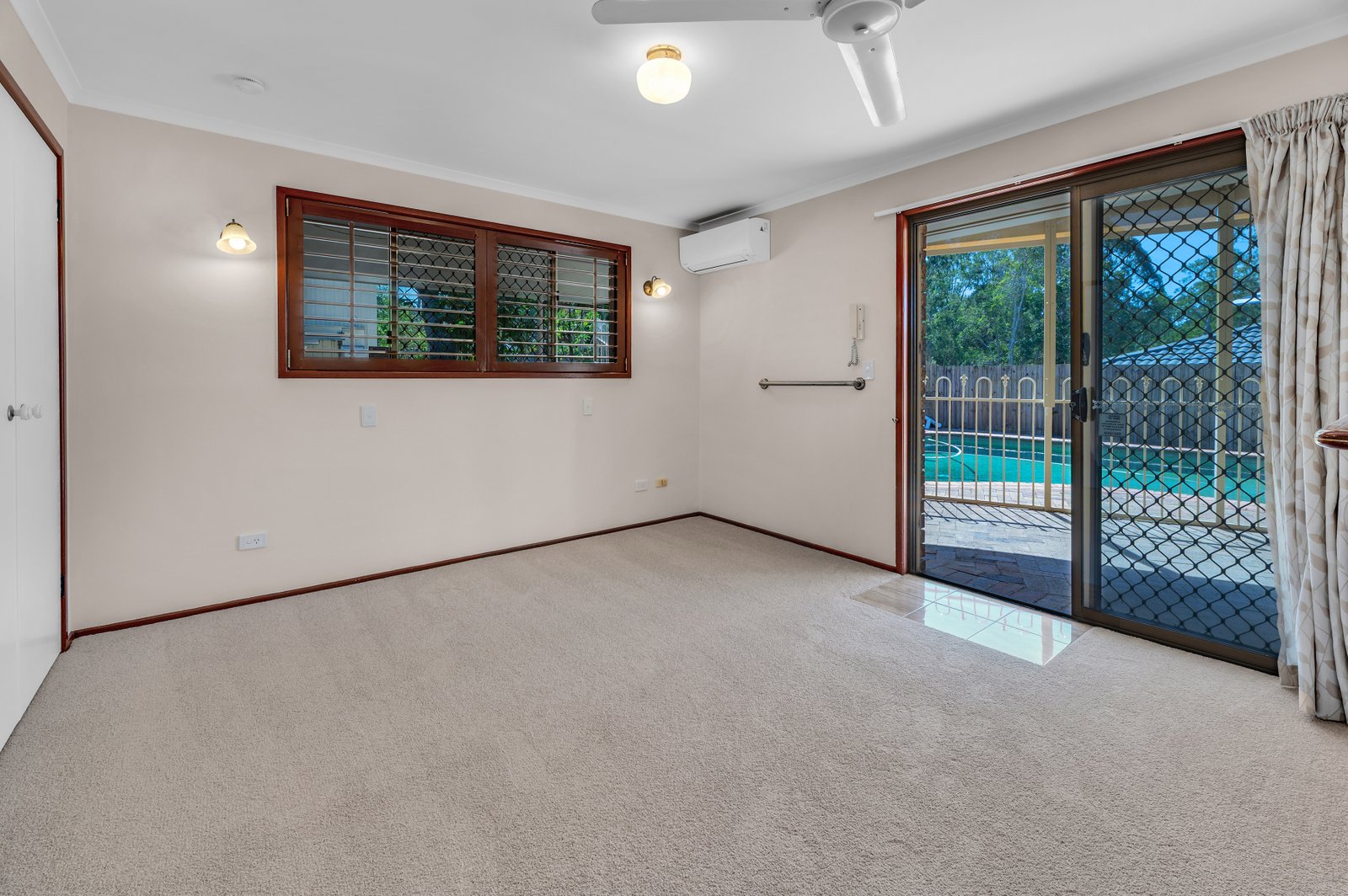 8 Cathedral Avenue MOLENDINAR 15