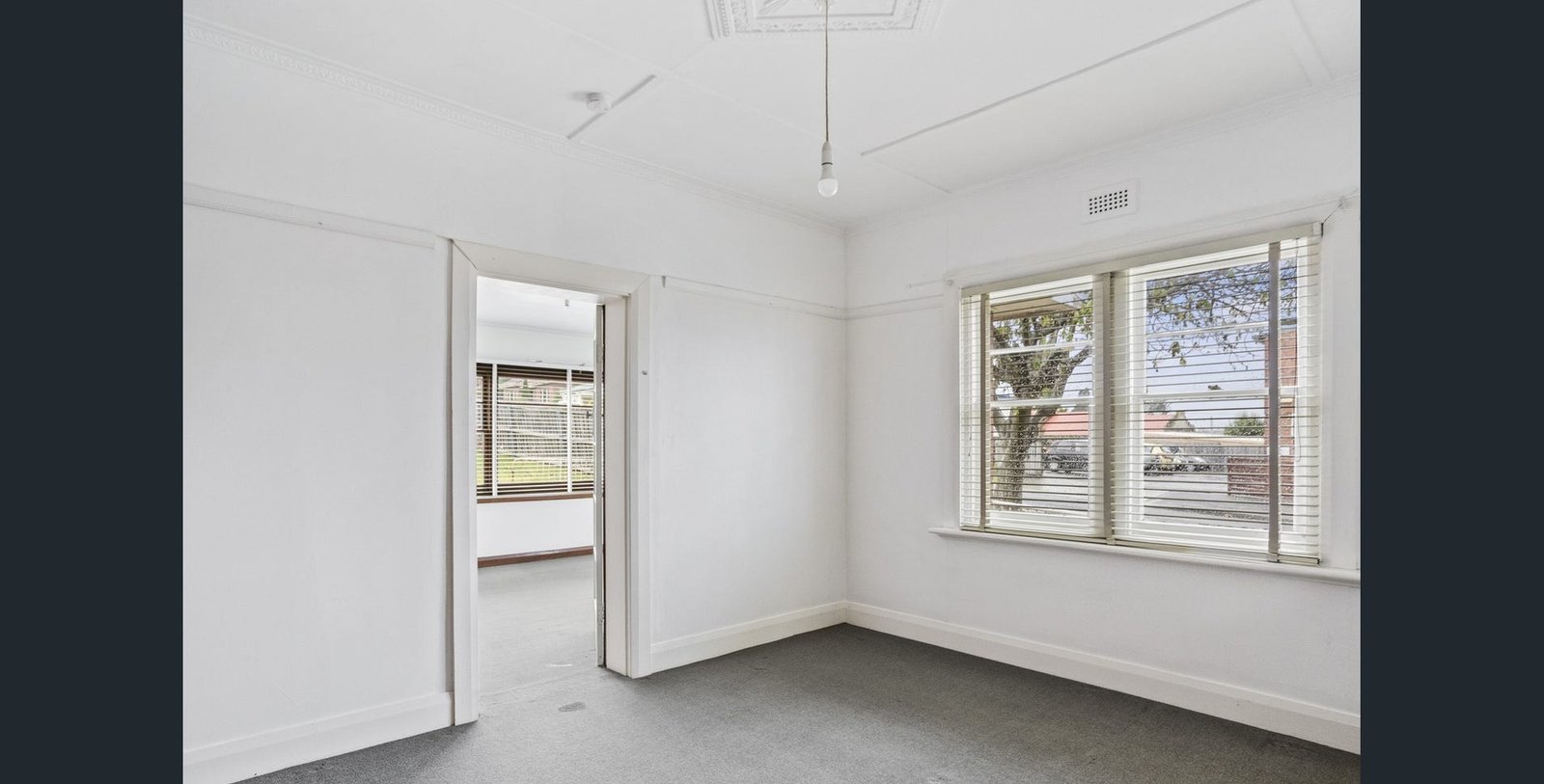 8 Charles St  MOONAH 4