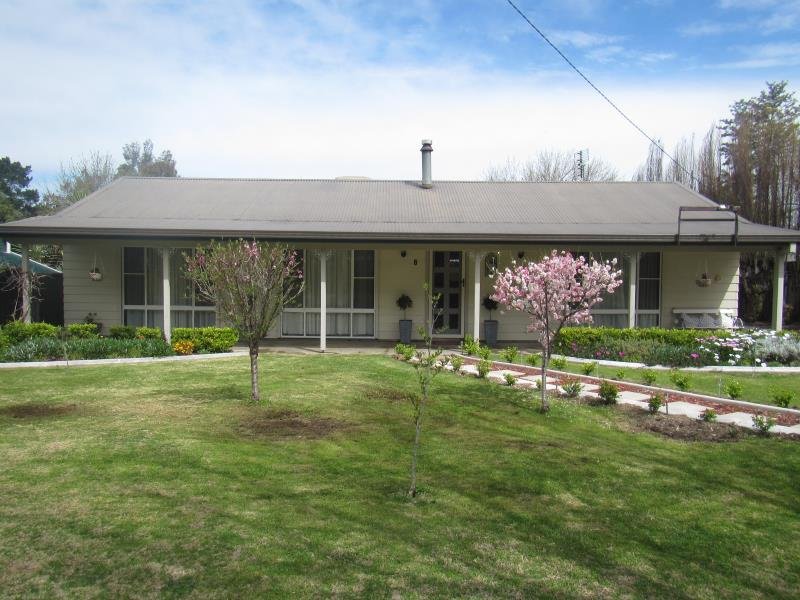 8 Charles Street TAMWORTH 1