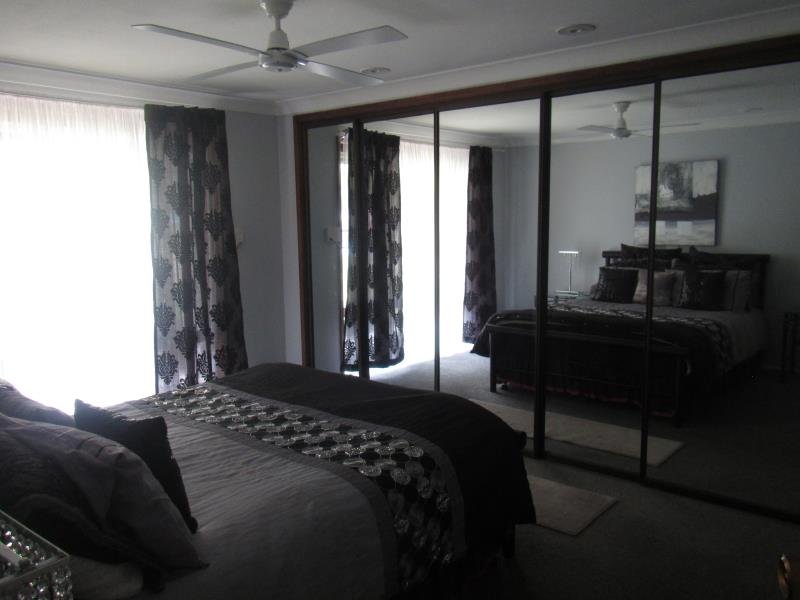 8 Charles Street TAMWORTH 5