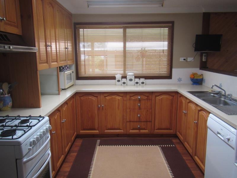 8 Charles Street TAMWORTH 7