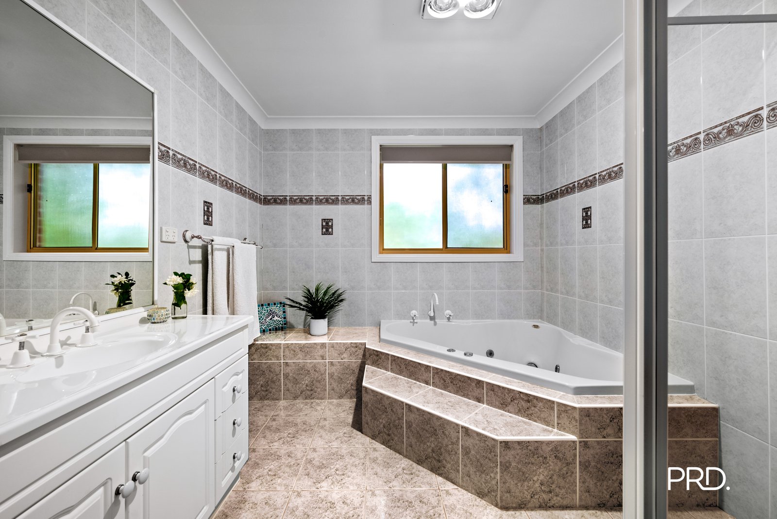 8 Chaucer Place WINMALEE 11