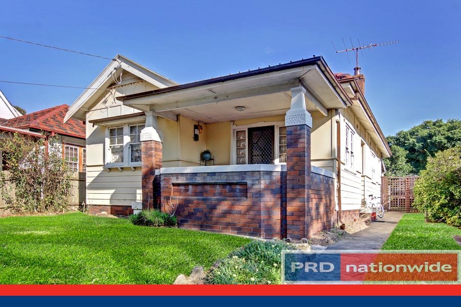 8 Chelmsford Avenue BOTANY 1