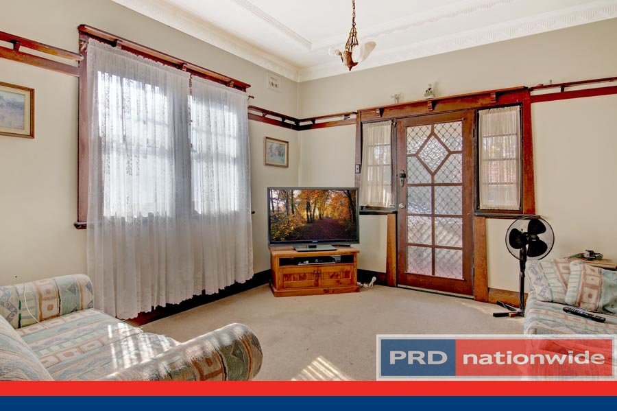 8 Chelmsford Avenue BOTANY 3