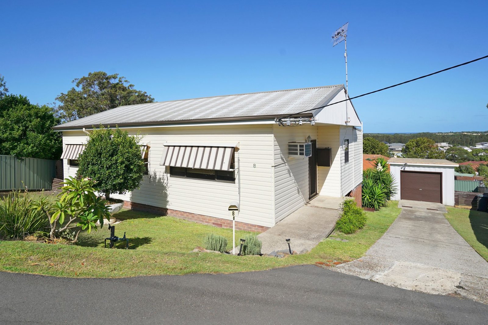 8 Chief Street, BELMONT NORTH NSW 2280