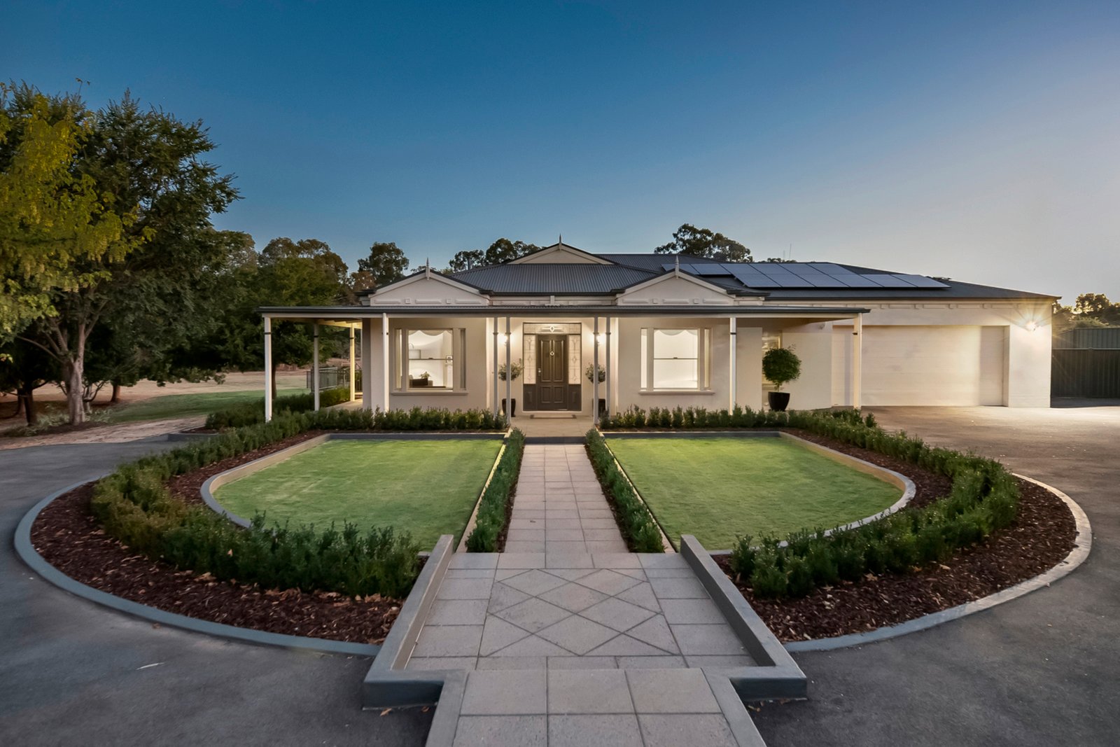 Photos: 8 Clarendon Close