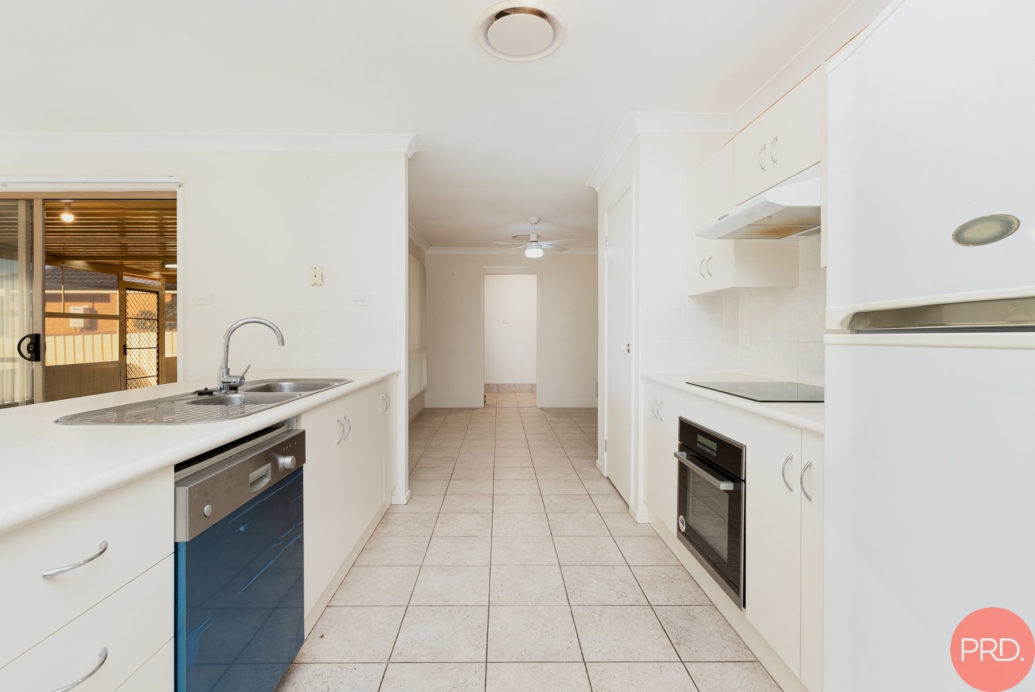 8 Coburn Circuit METFORD 9