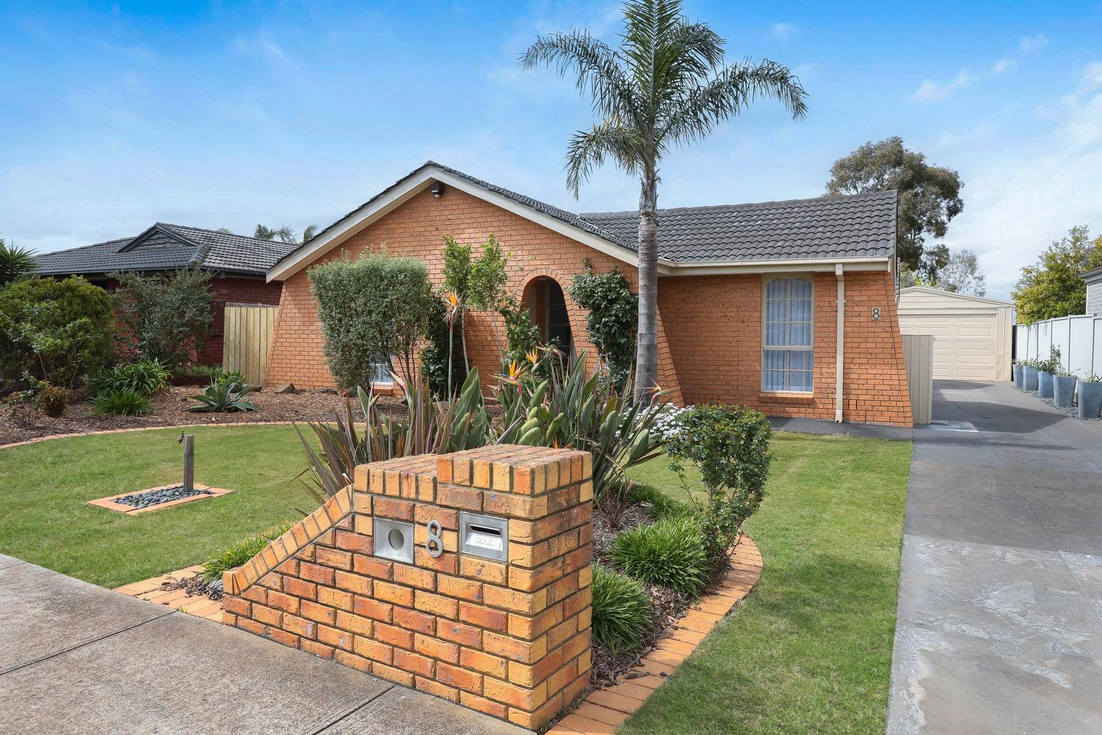 8 Cocoparra Crescent, Taylors Lakes VIC 3038