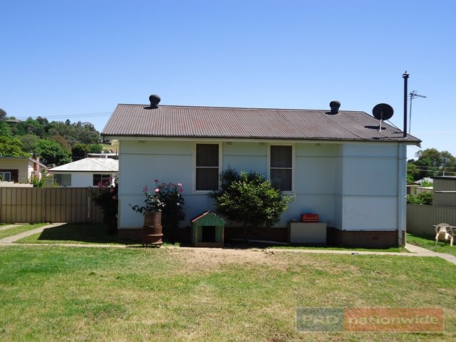 8 Colwell Street TUMUT 2