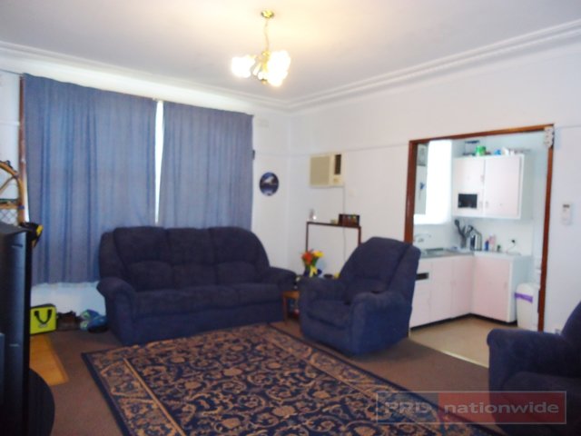 8 Colwell Street TUMUT 4