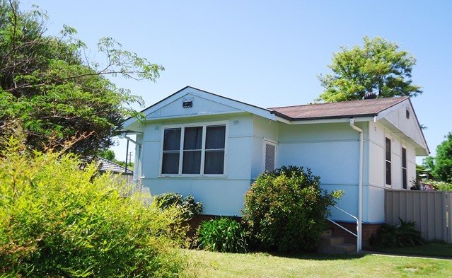 8 Colwell Street TUMUT 2