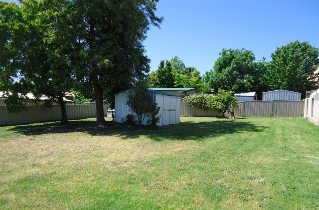 8 Colwell Street TUMUT 8