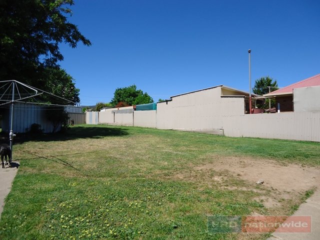 8 Colwell Street TUMUT 6