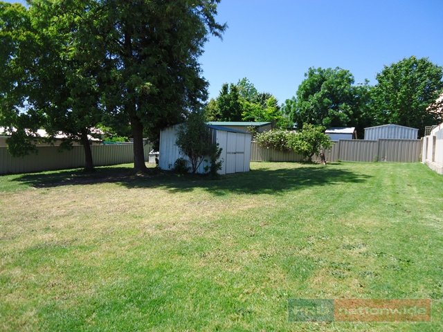 8 Colwell Street TUMUT 7