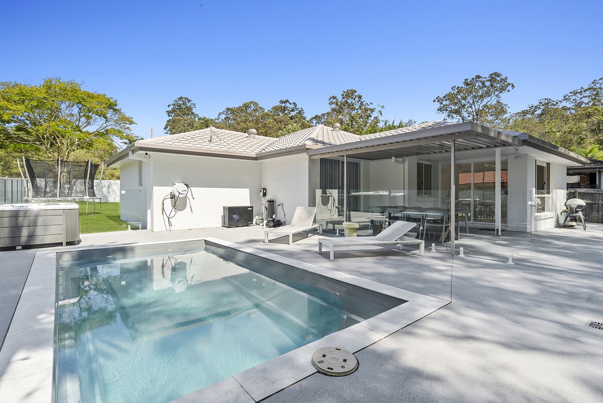 8 Cowell Drive Burleigh Heads 2