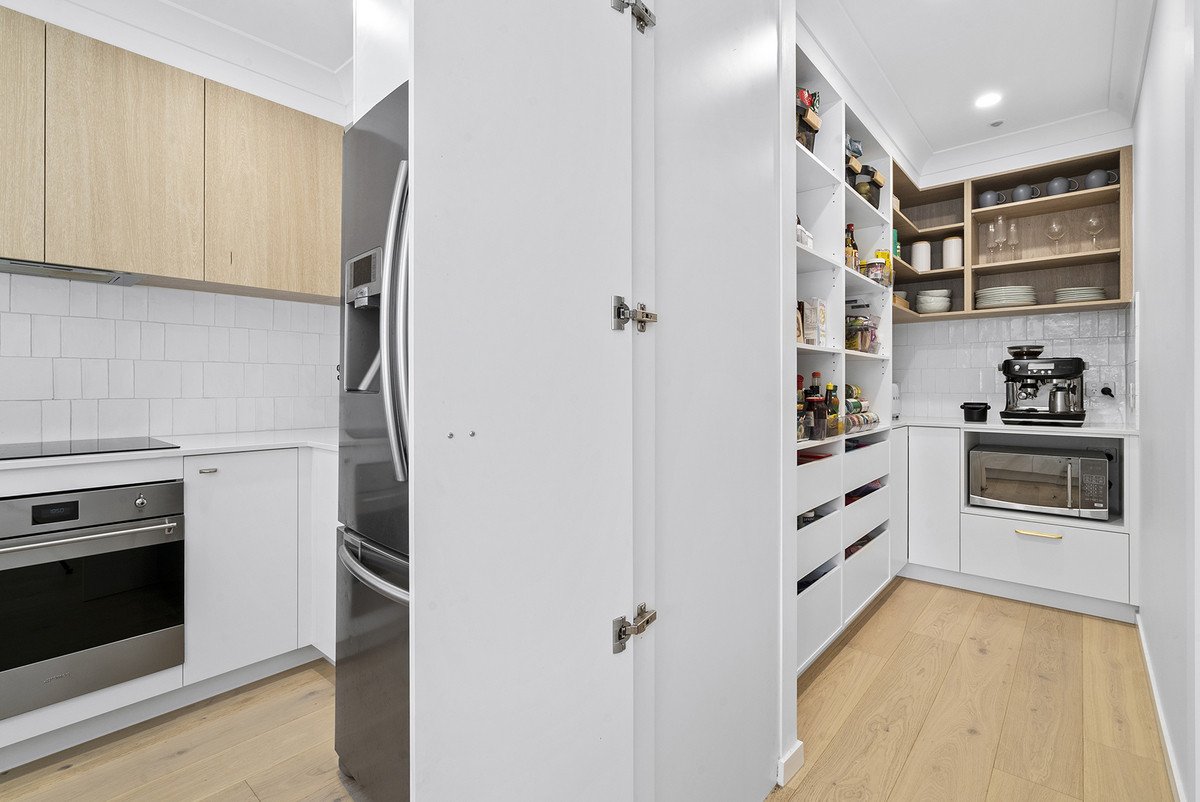 8 Cowell Drive Burleigh Heads 7