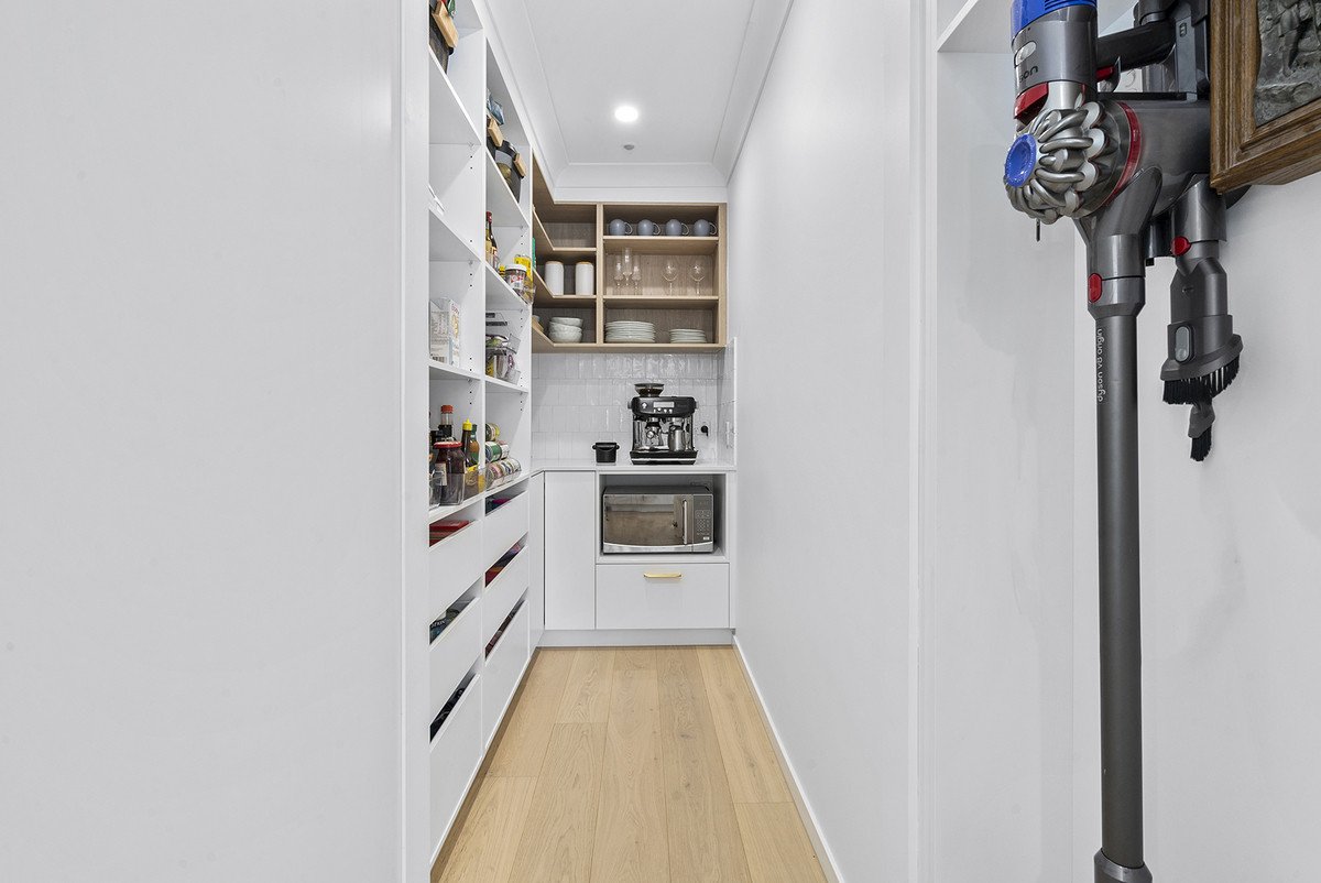 8 Cowell Drive Burleigh Heads 8