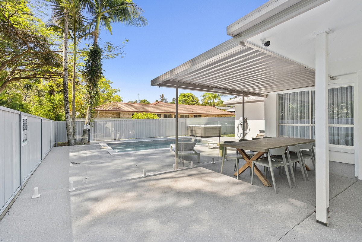 8 Cowell Drive Burleigh Heads 10