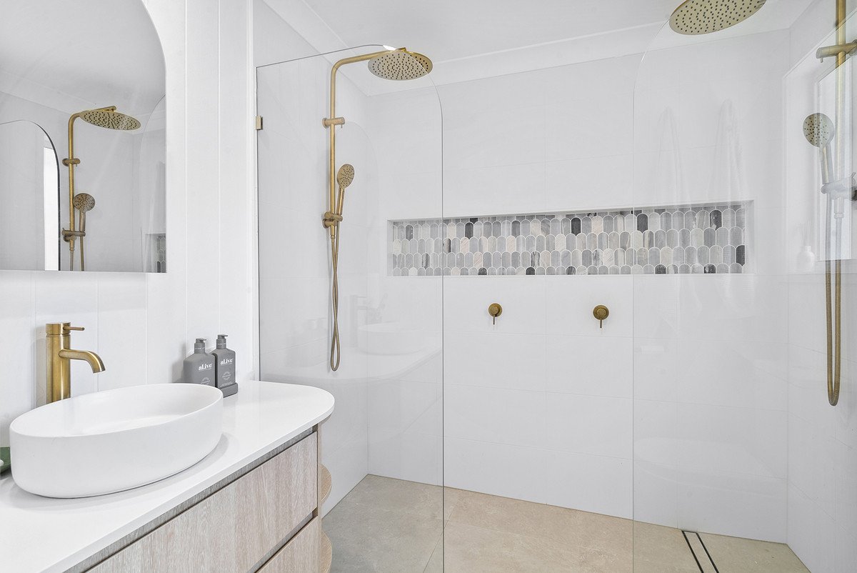 8 Cowell Drive Burleigh Heads 13