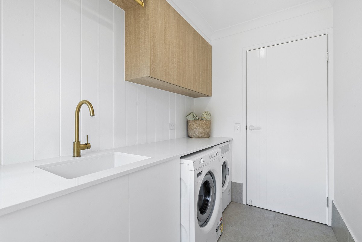 8 Cowell Drive Burleigh Heads 18