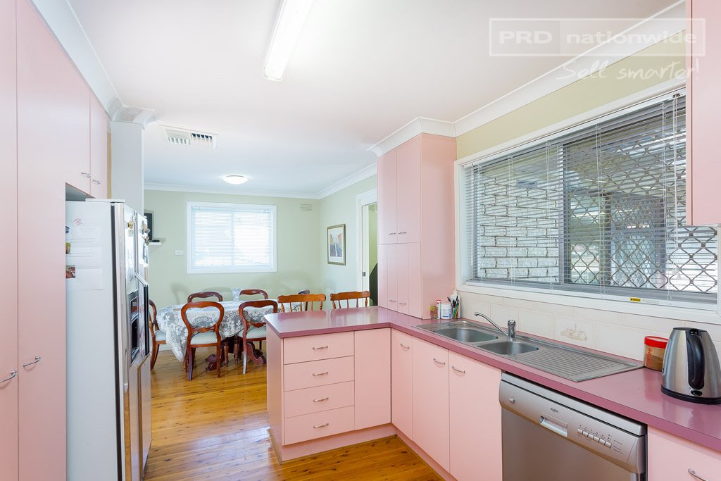 8 Craft Street LAKE ALBERT 2