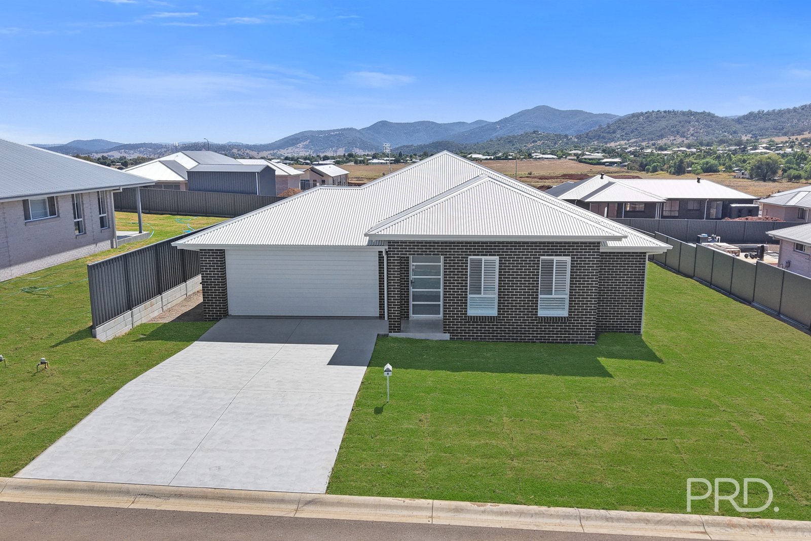 8 Crested Avenue TAMWORTH 1