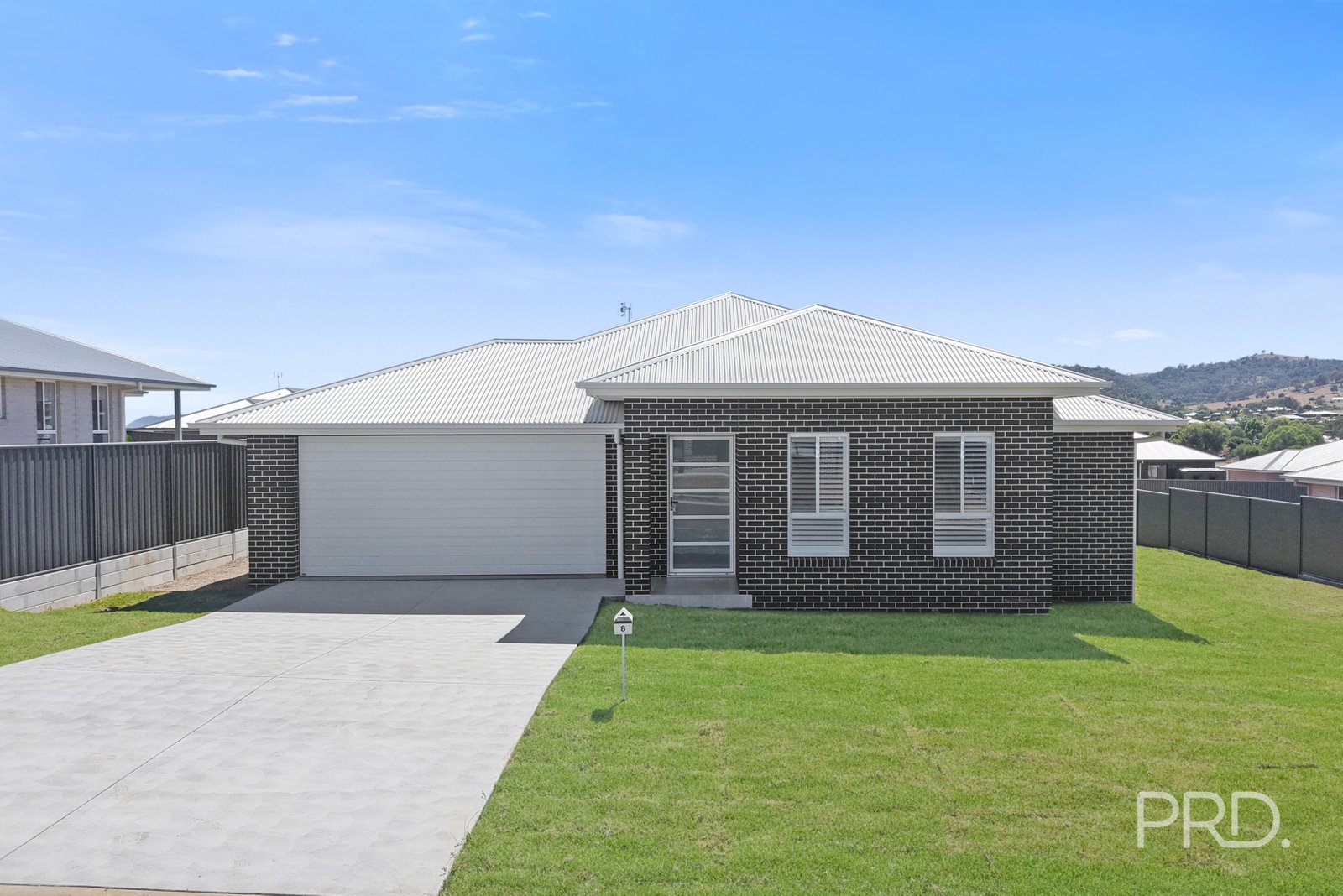 8 Crested Avenue TAMWORTH 2