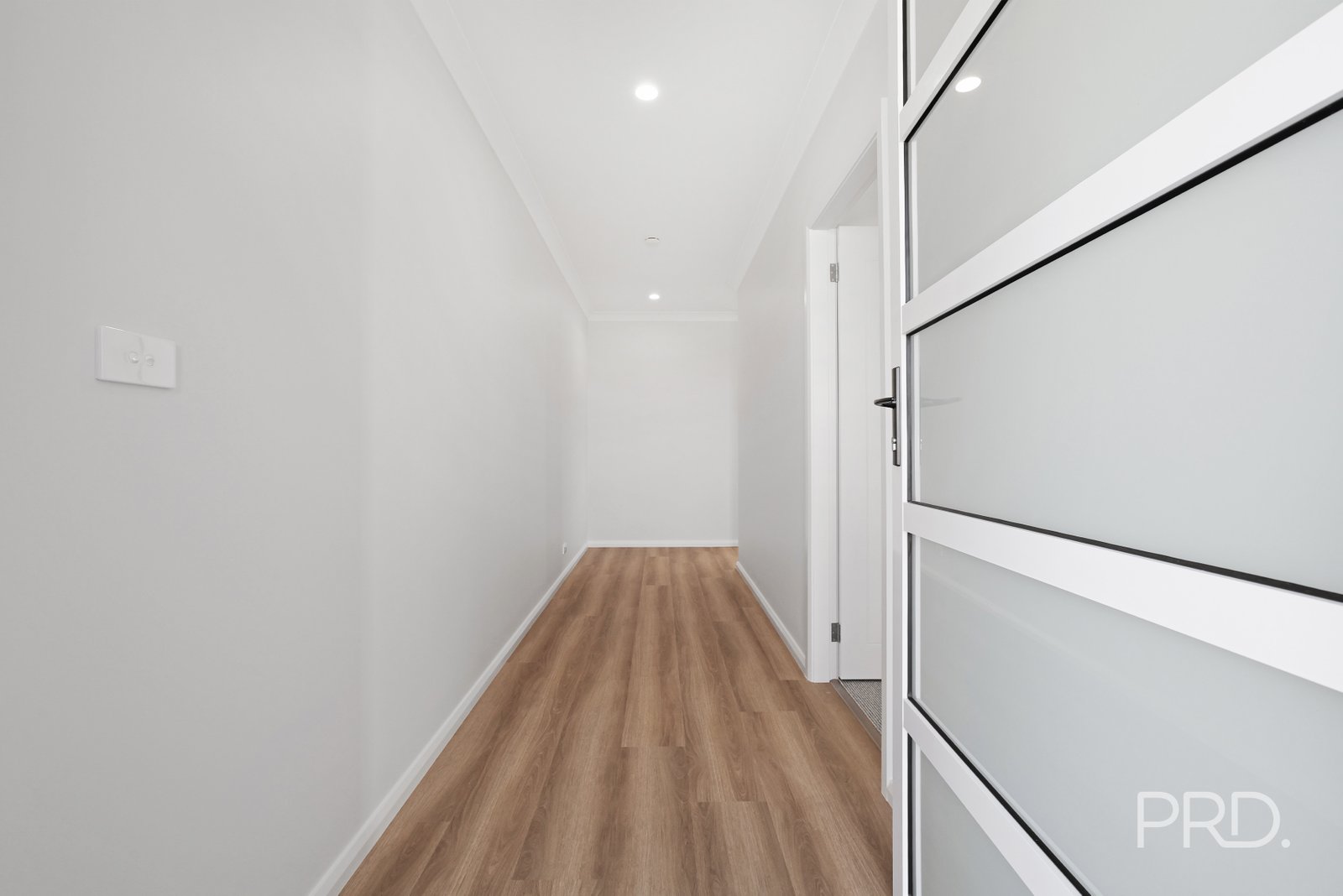 8 Crested Avenue TAMWORTH 3