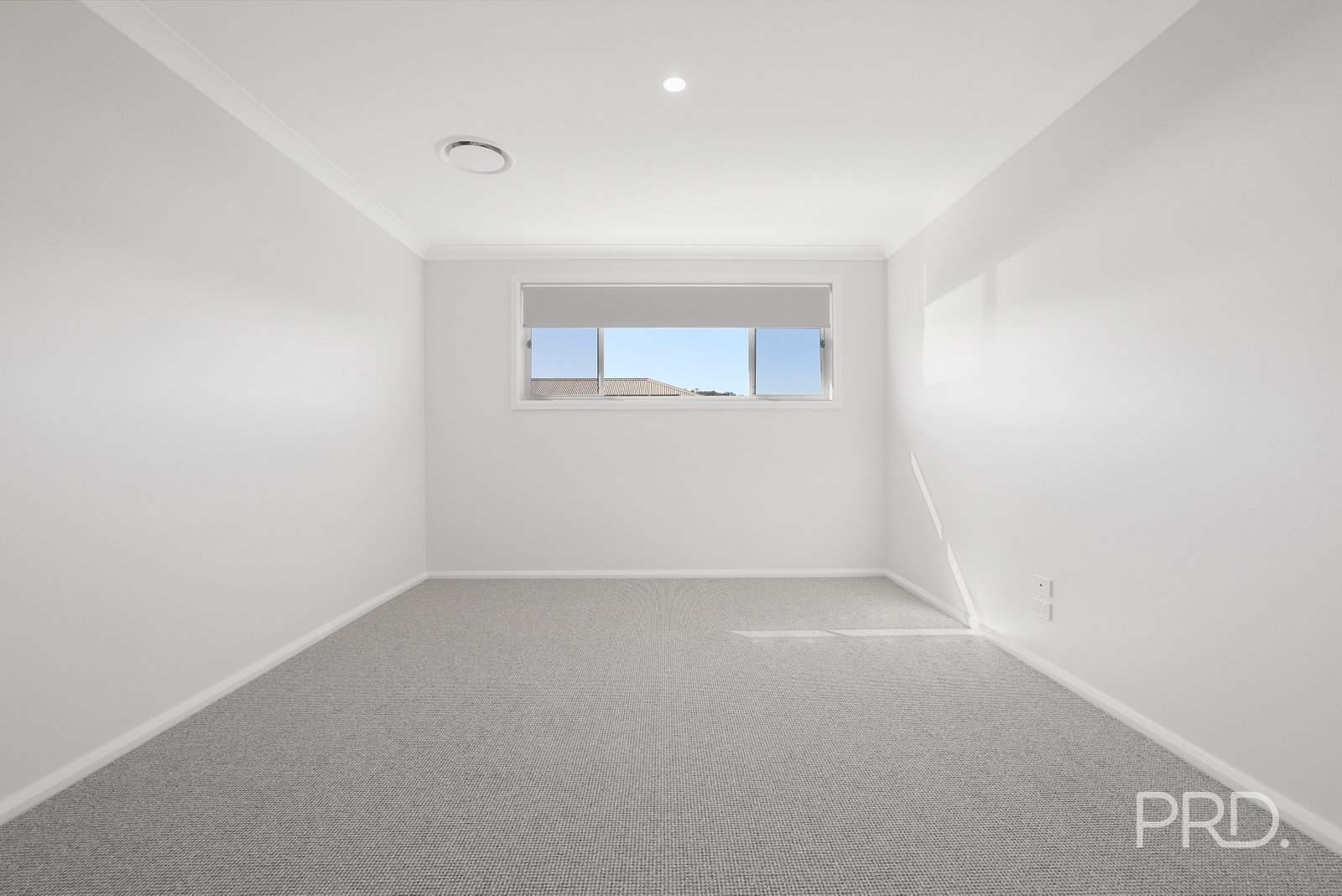 8 Crested Avenue TAMWORTH 9