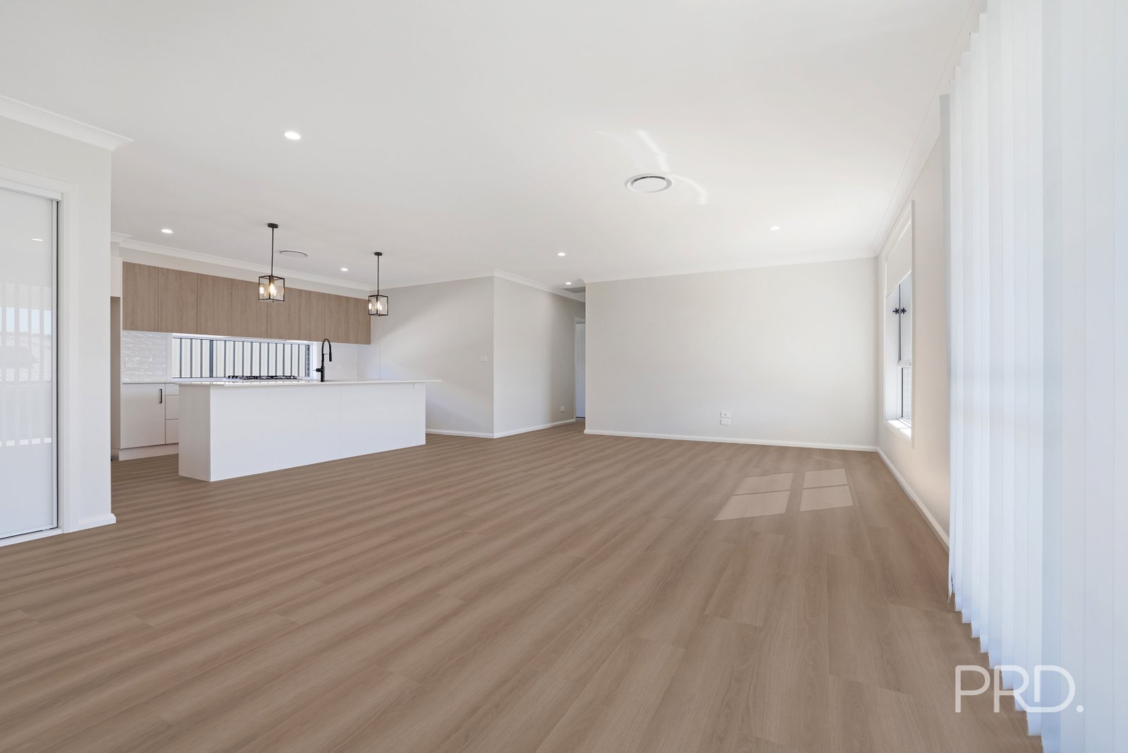 8 Crested Avenue TAMWORTH 11