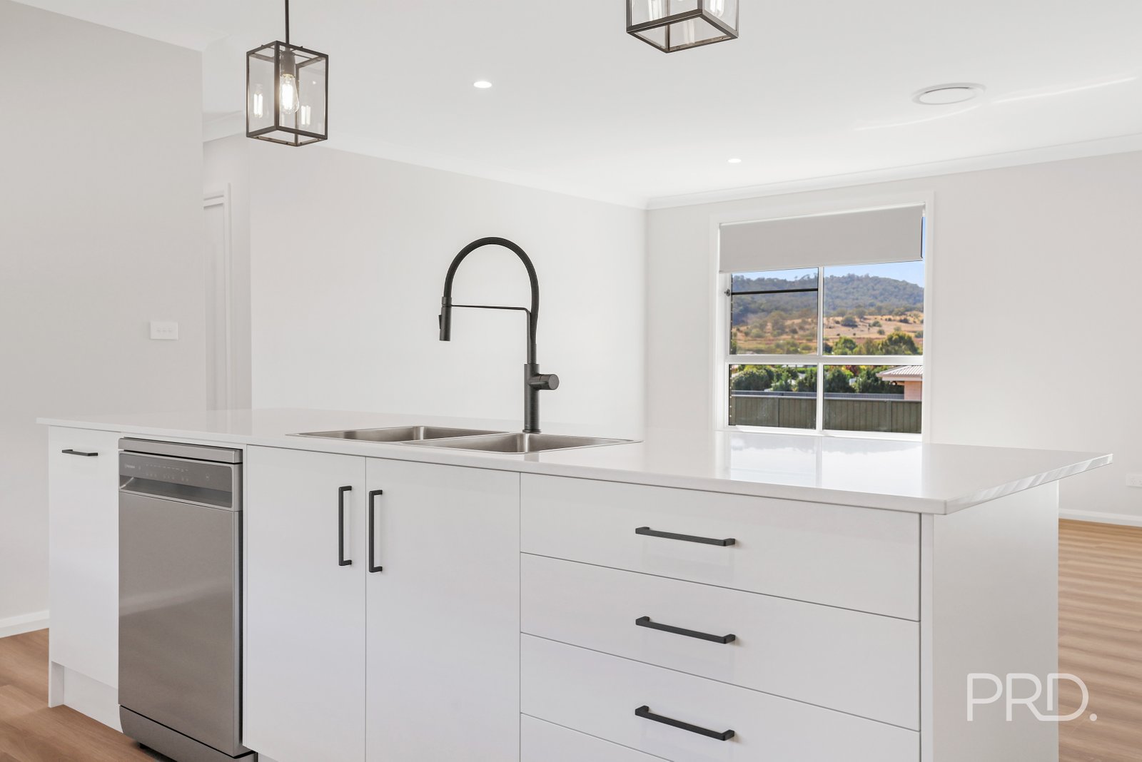 8 Crested Avenue TAMWORTH 16