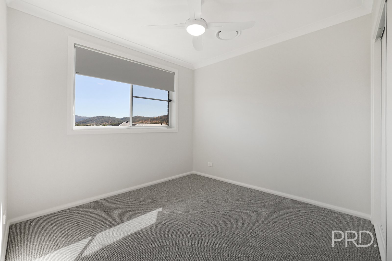 8 Crested Avenue TAMWORTH 24