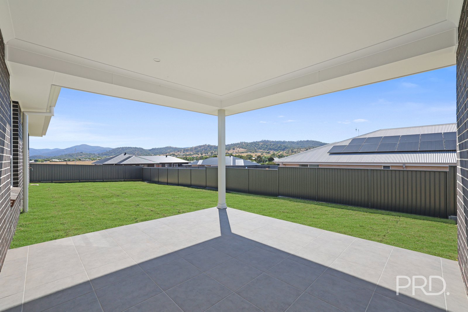 8 Crested Avenue TAMWORTH 26