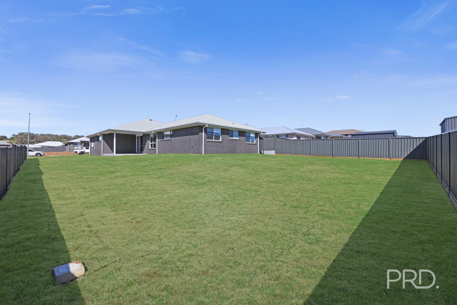 8 Crested Avenue TAMWORTH 28