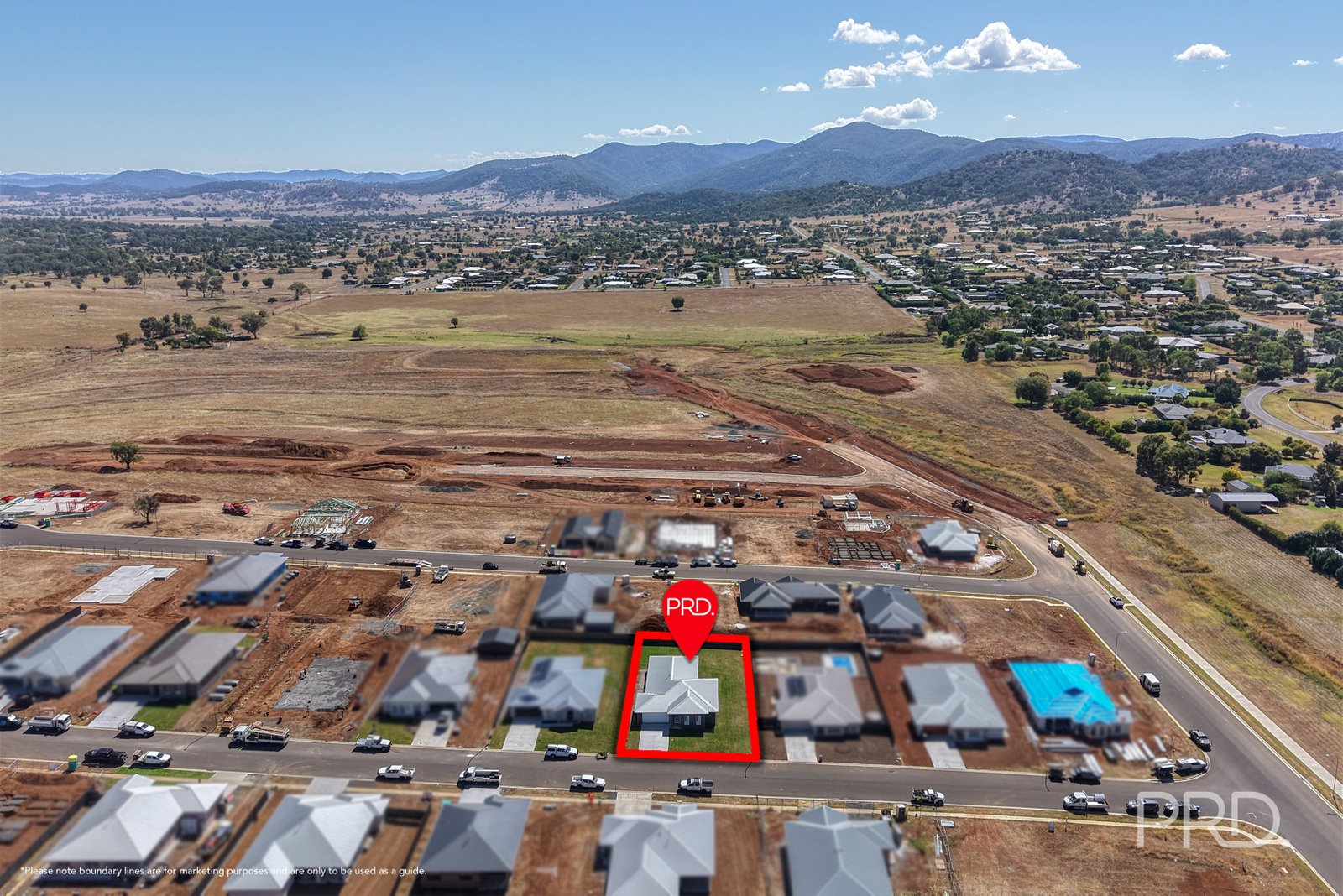 8 Crested Avenue TAMWORTH 31