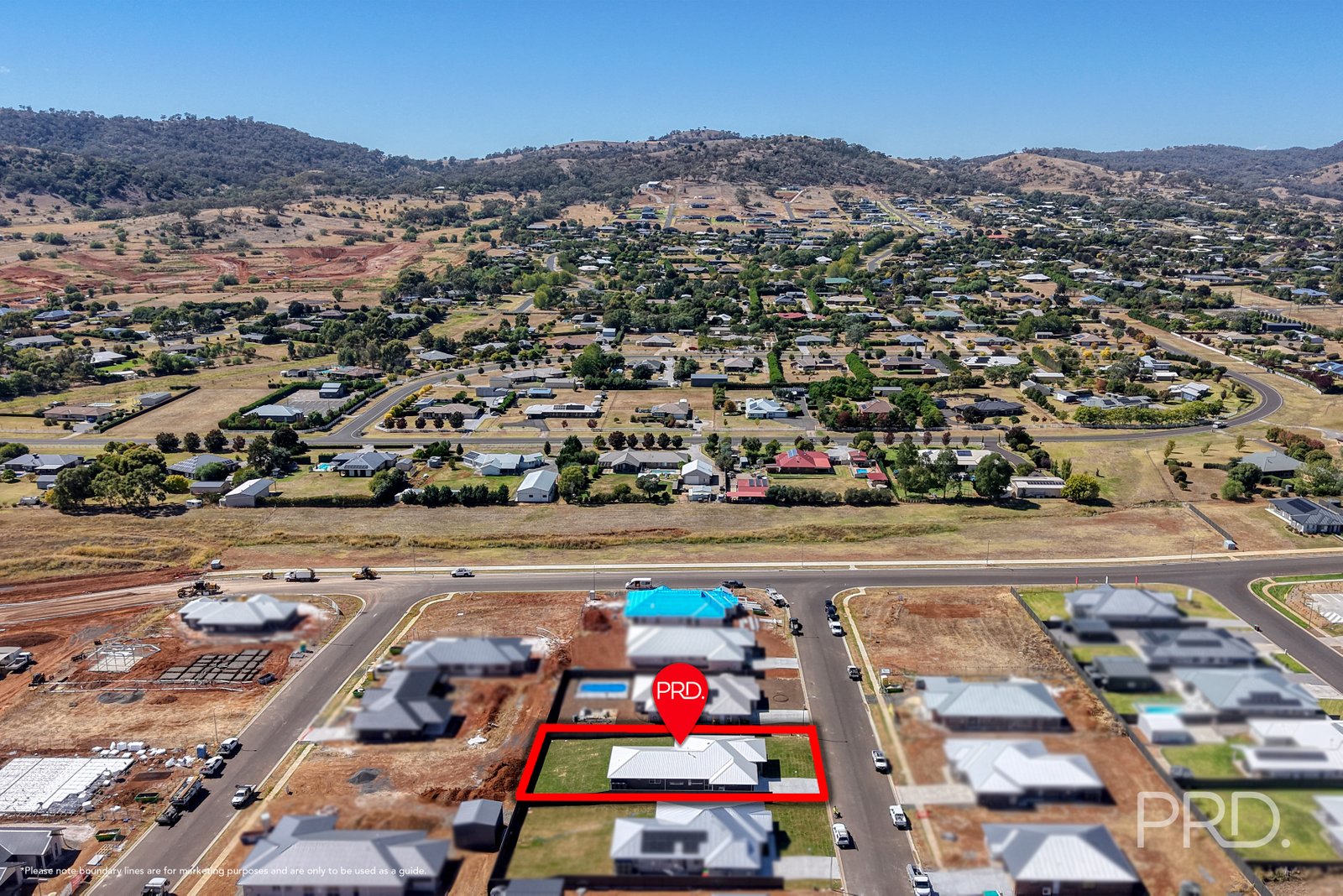 8 Crested Avenue TAMWORTH 34