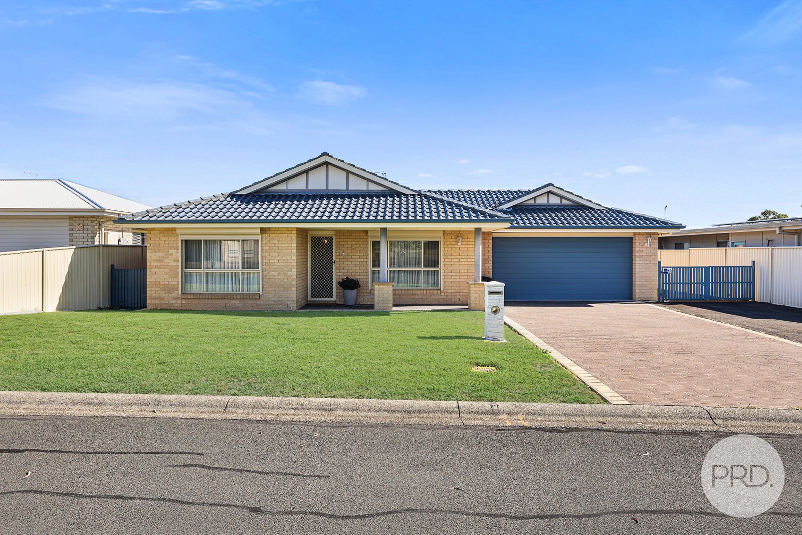8 Cunningham Street TAMWORTH 1