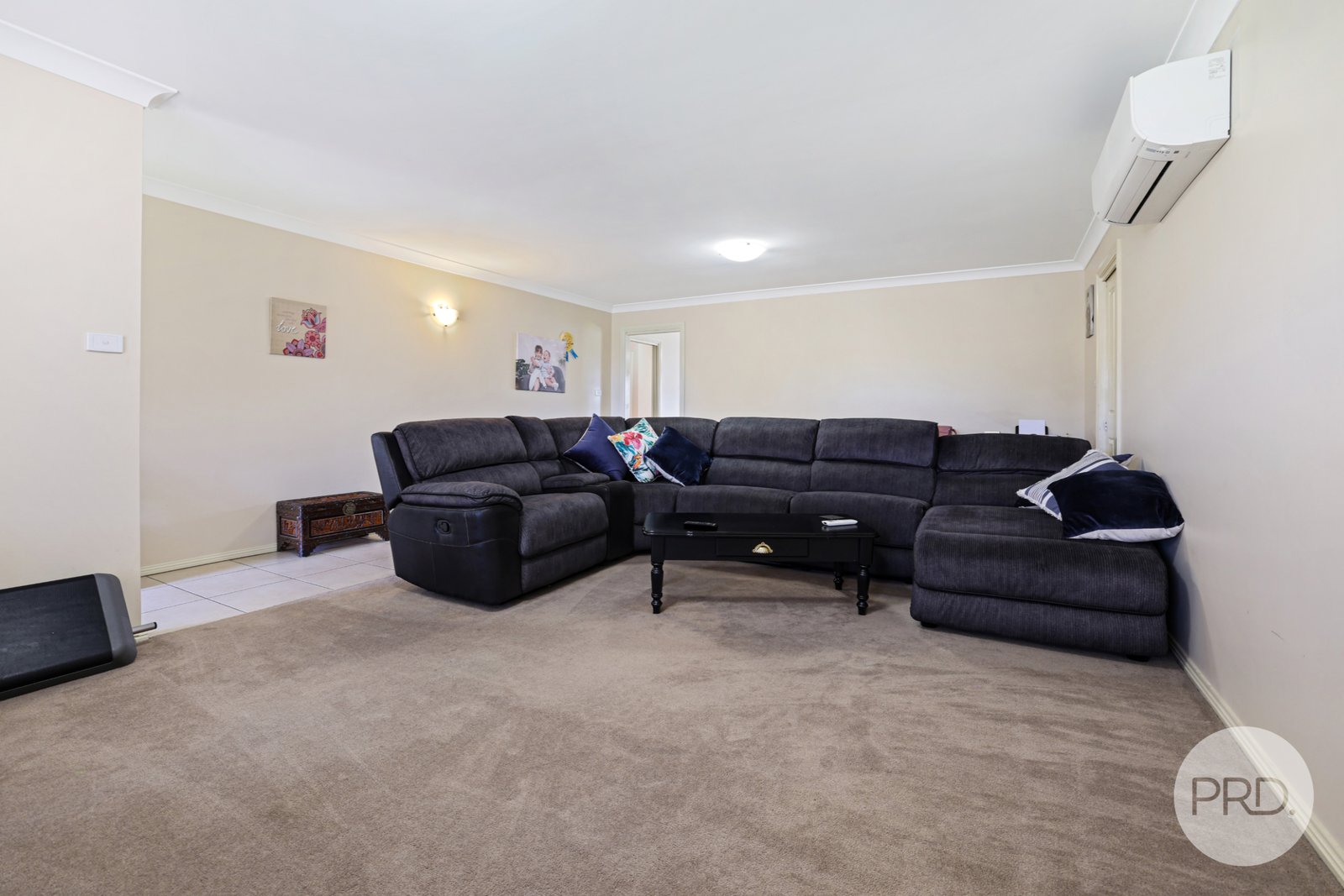 8 Cunningham Street TAMWORTH 4