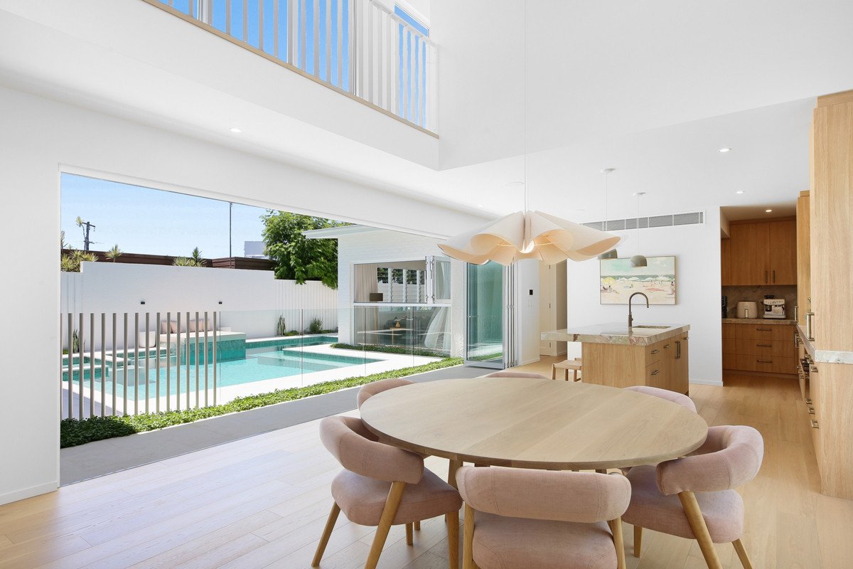 8 Curlew Crescent Burleigh Waters 9