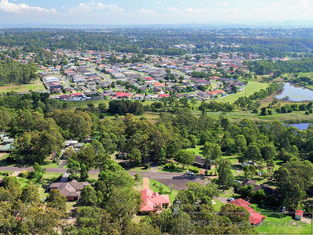 8 Currawong Close THORNTON 3