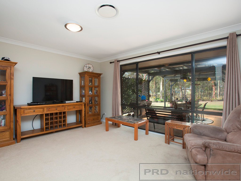 8 Currawong Close THORNTON 6