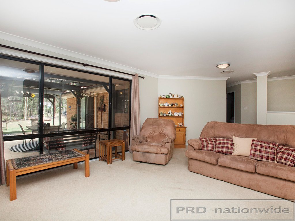 8 Currawong Close THORNTON 7